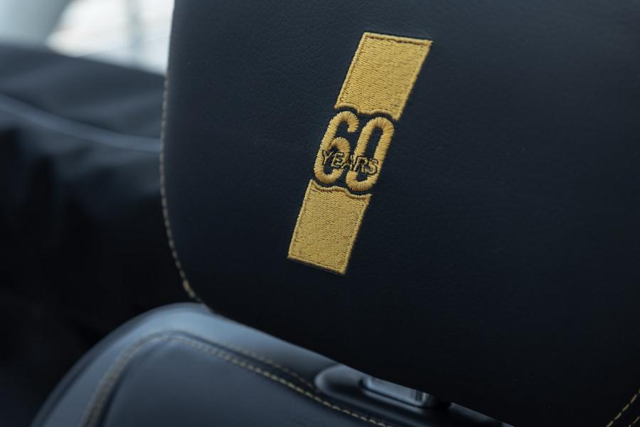 Детали интерьера Morgan Plus Six LE60 Limited Edition 2020 года  (фото 17 из 21)